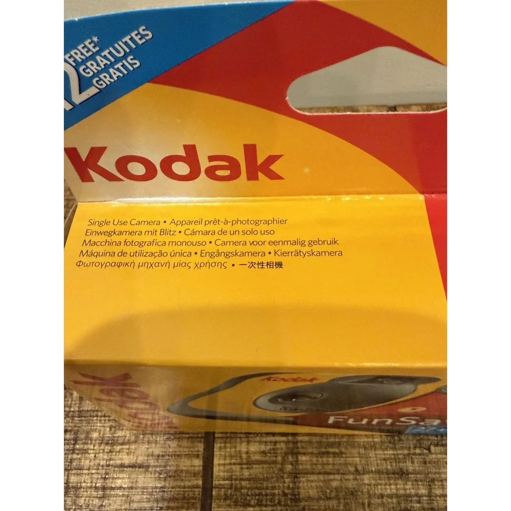 New Kodak 3920949 Fun Saver Single Use Camera with Flash (Yellow/Red)